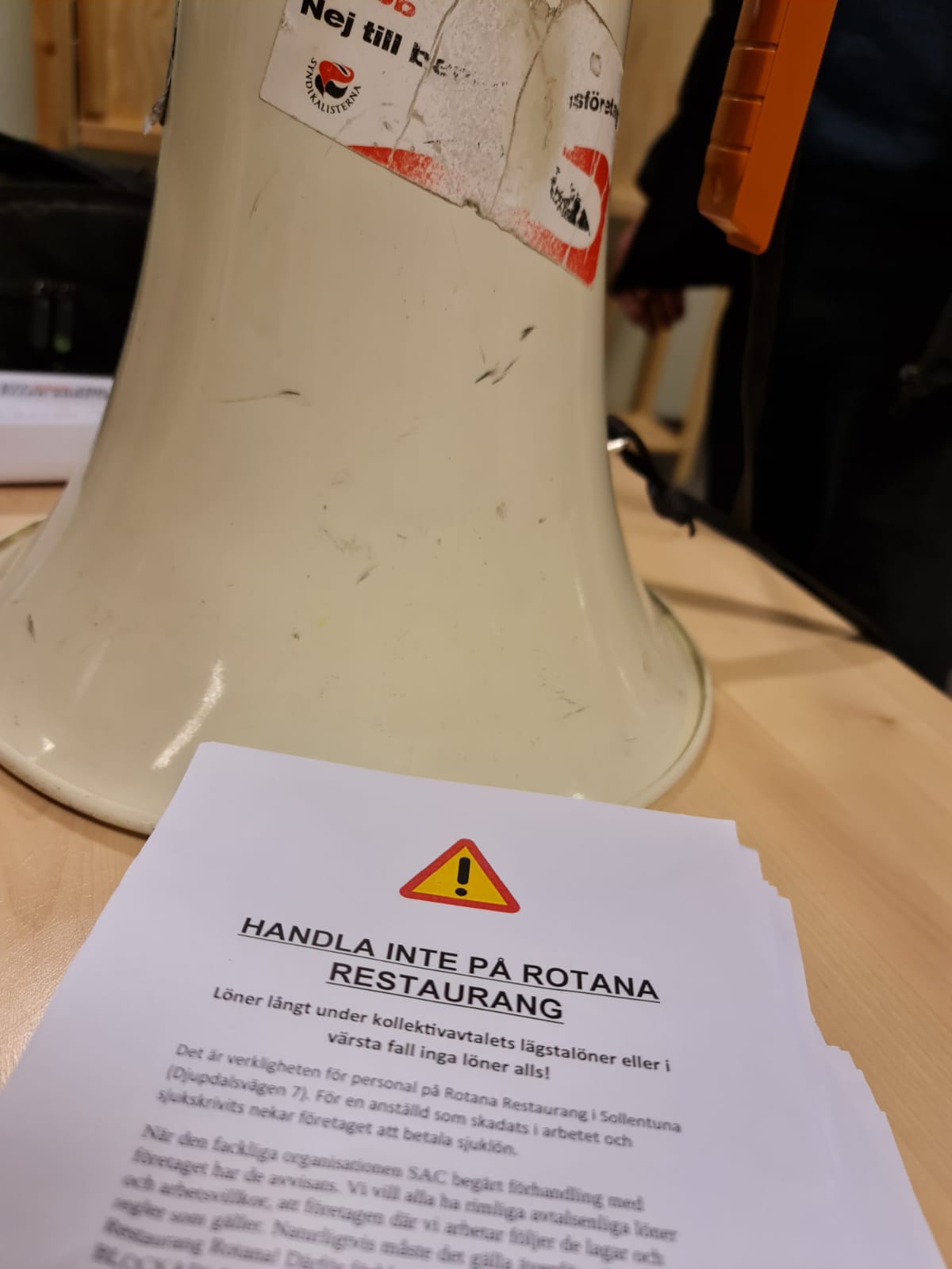 Blockad mot restaurang Rotana